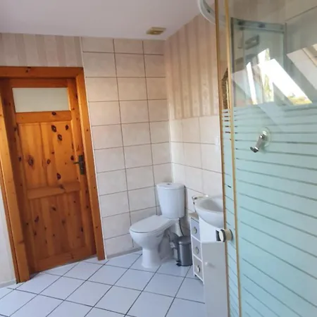 Dom Miedzy Jeziorami I Morzem *